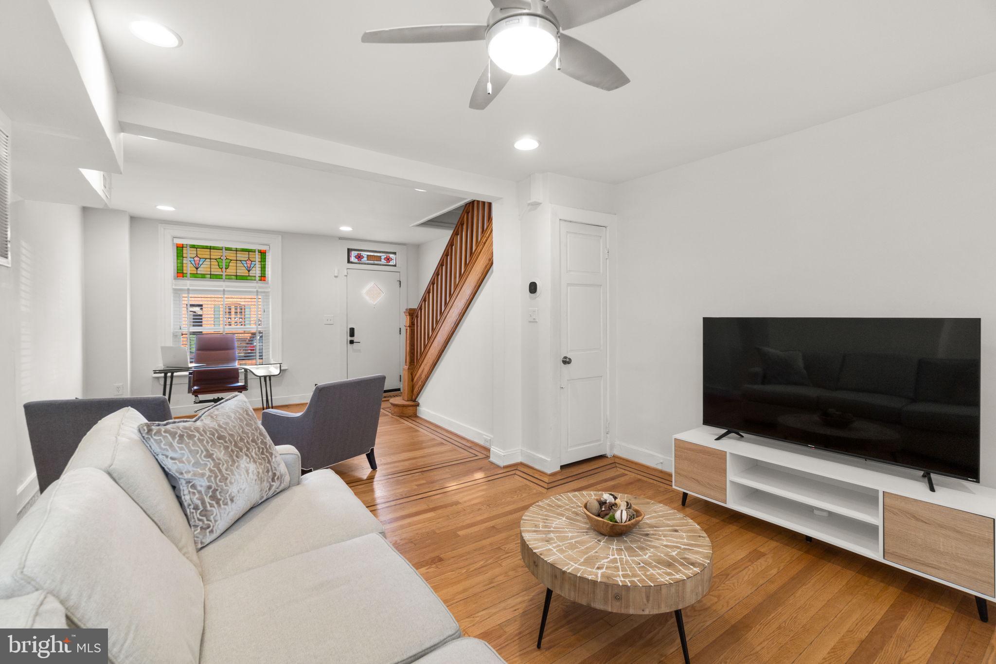 1827 Bank Street Baltimore, MD 21231 - Photo 7 of 31 Bright and inviting living space.