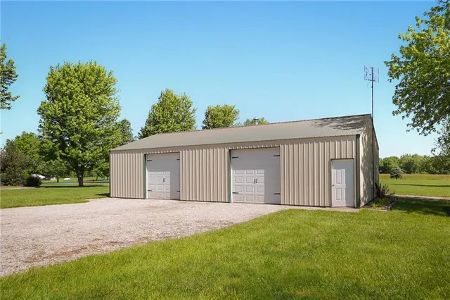 $685,000 | 36404 East County Line Road, Lone Jack, MO 64070