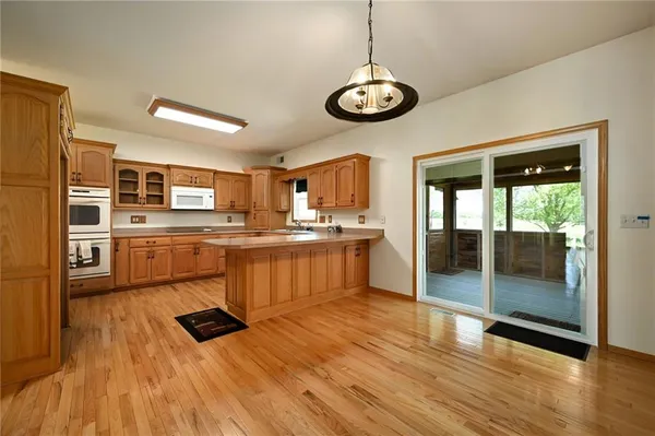 $660,000 | 36404 East County Line Road, Lone Jack, MO 64070