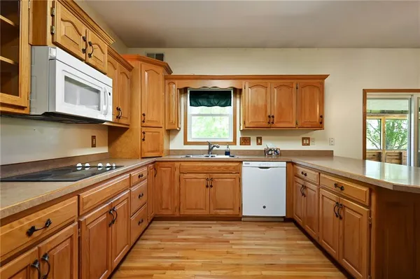 $660,000 | 36404 East County Line Road, Lone Jack, MO 64070