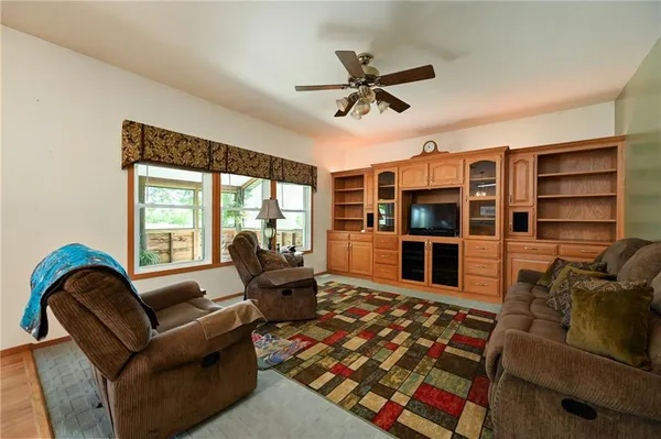 $660,000 | 36404 East County Line Road, Lone Jack, MO 64070