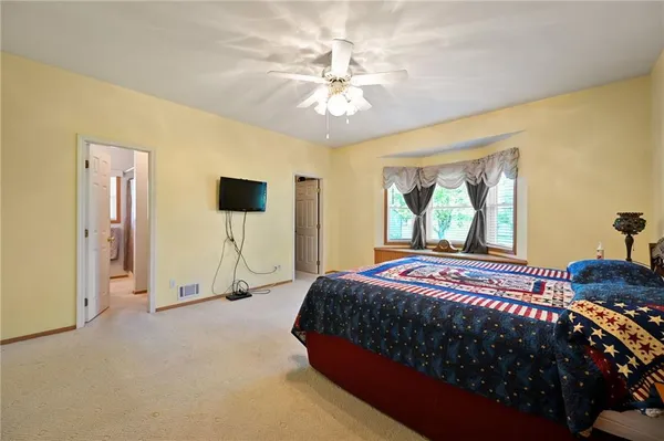 $660,000 | 36404 East County Line Road, Lone Jack, MO 64070