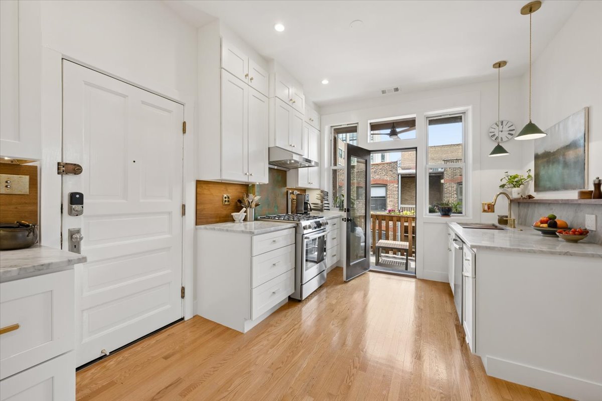 521 West Surf Street, Unit 3 Chicago, IL 60657 - Photo 13 of 20