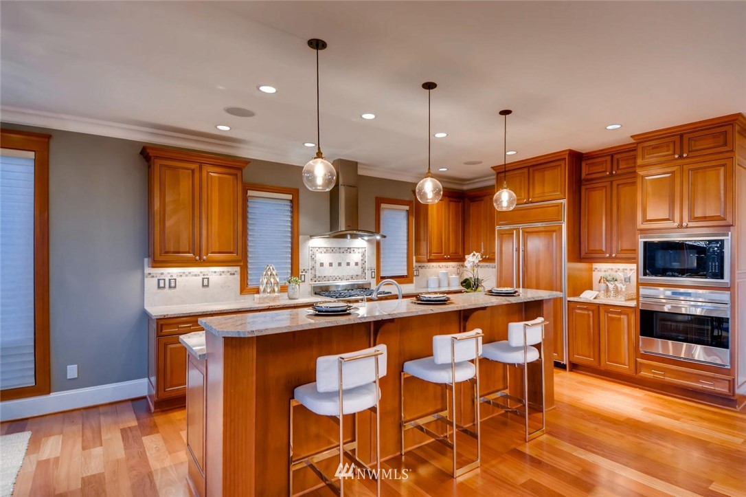 315 Ward Street Seattle, WA 98109 - Photo 7 of 25