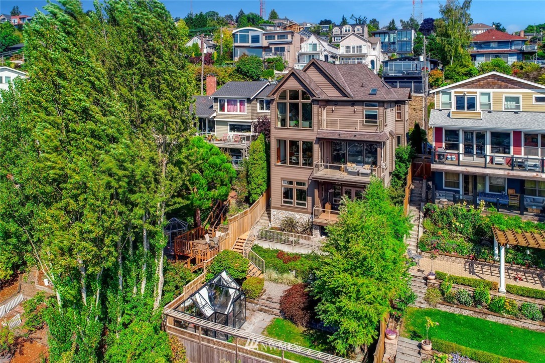 315 Ward Street Seattle, WA 98109 - Photo 10 of 25