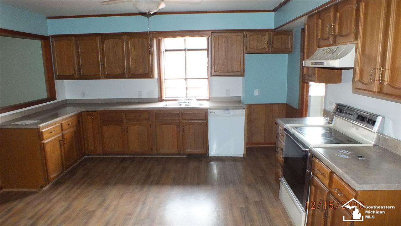 9133 Oakridge Road Temperance, MI 48182 - Photo 10 of 23 31361342-9.JPG