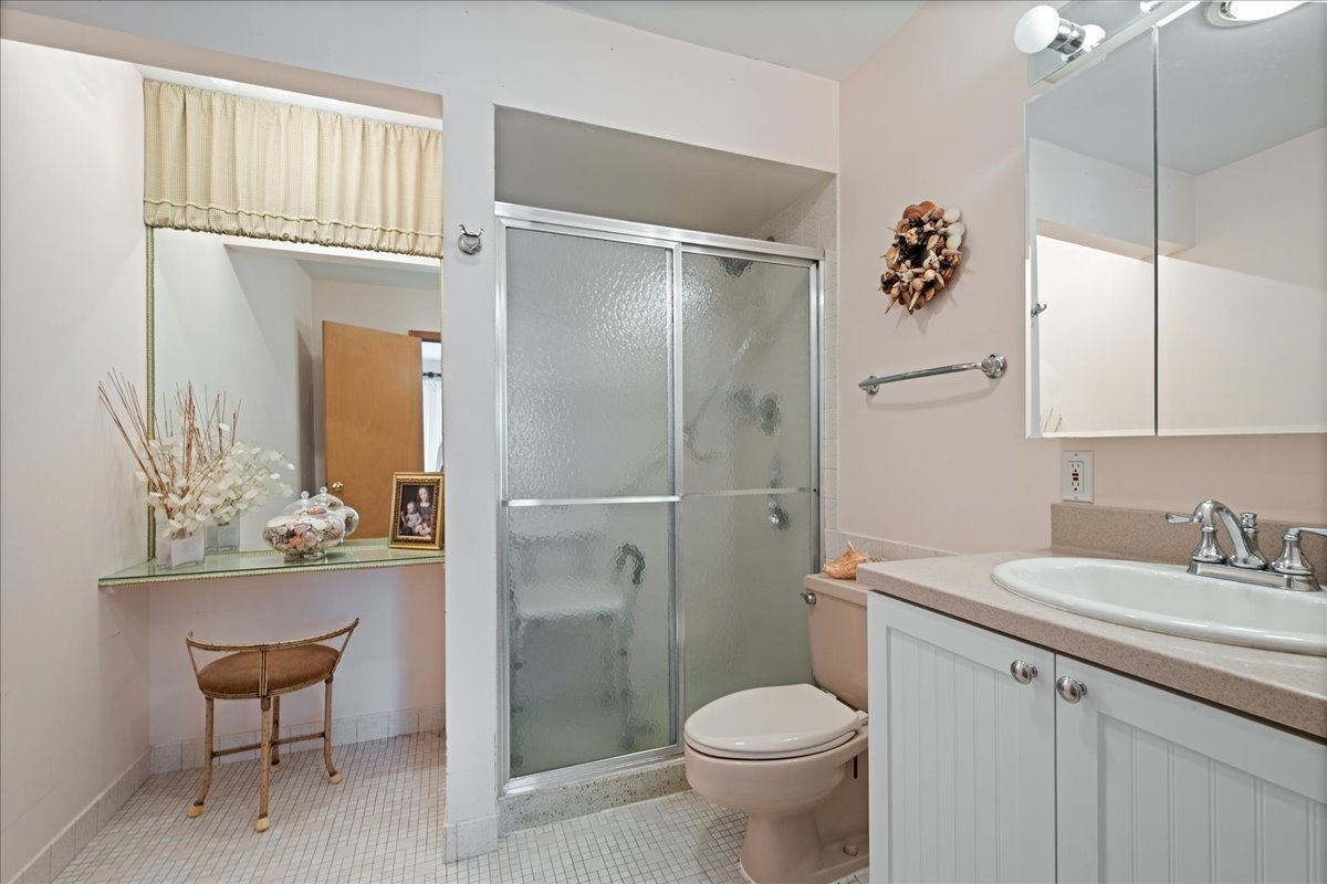 300 Thames Parkway, Unit 3F Park Ridge, IL 60068 - Photo 14 of 20 Gallery Image 14