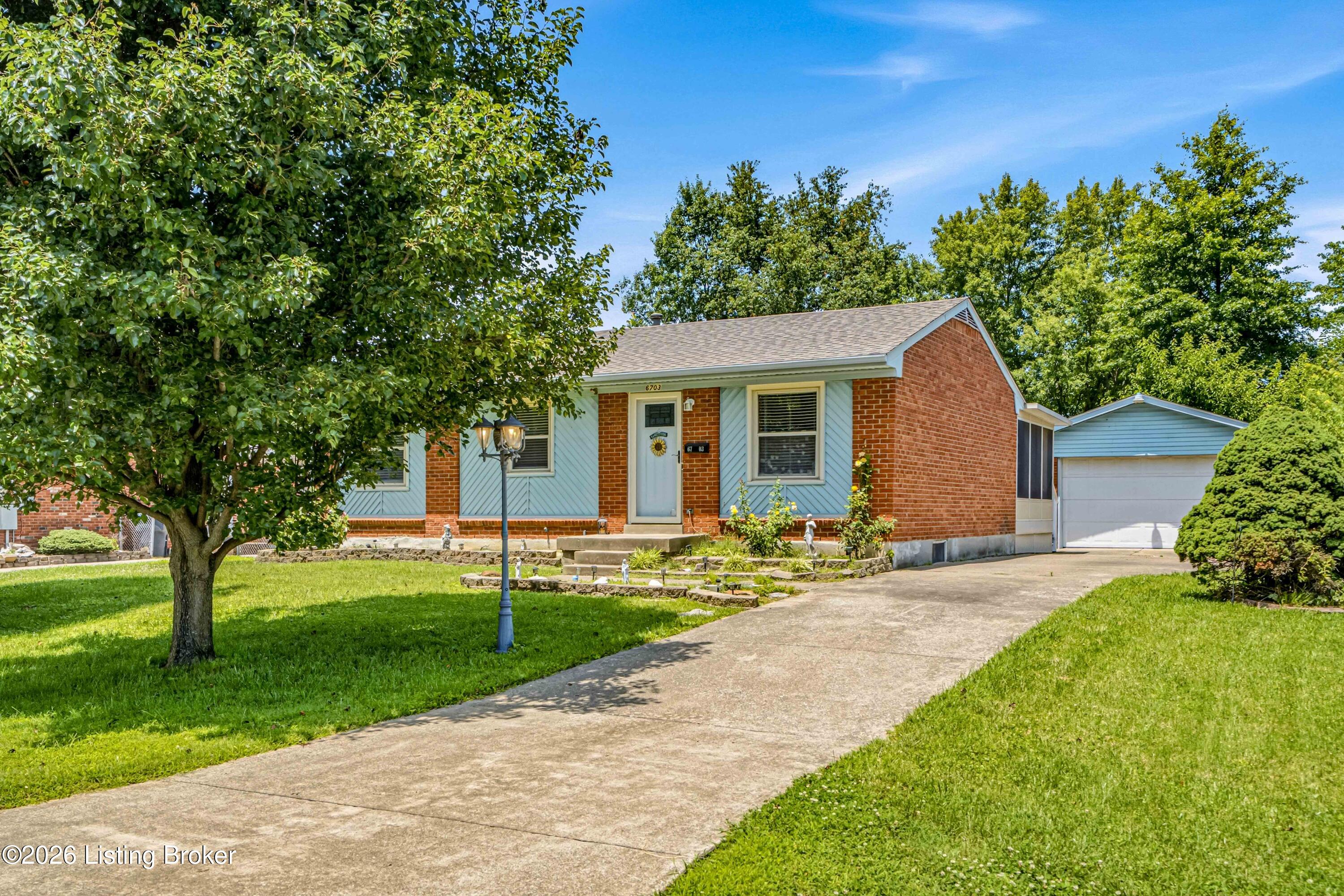 6703 Barbrook Road Louisville, KY 40258 - Photo 1 of 41 DSC01048