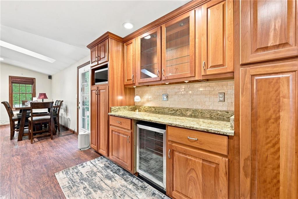 859 Meadowbrook Road Trafford, PA 15085 - Photo 8 of 37 Solid Wood Cabinetry