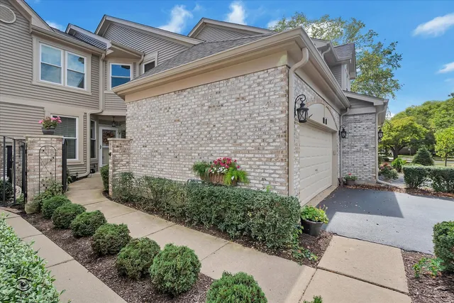 $415,900 | 1114 Tennyson Lane, Naperville, IL 60540