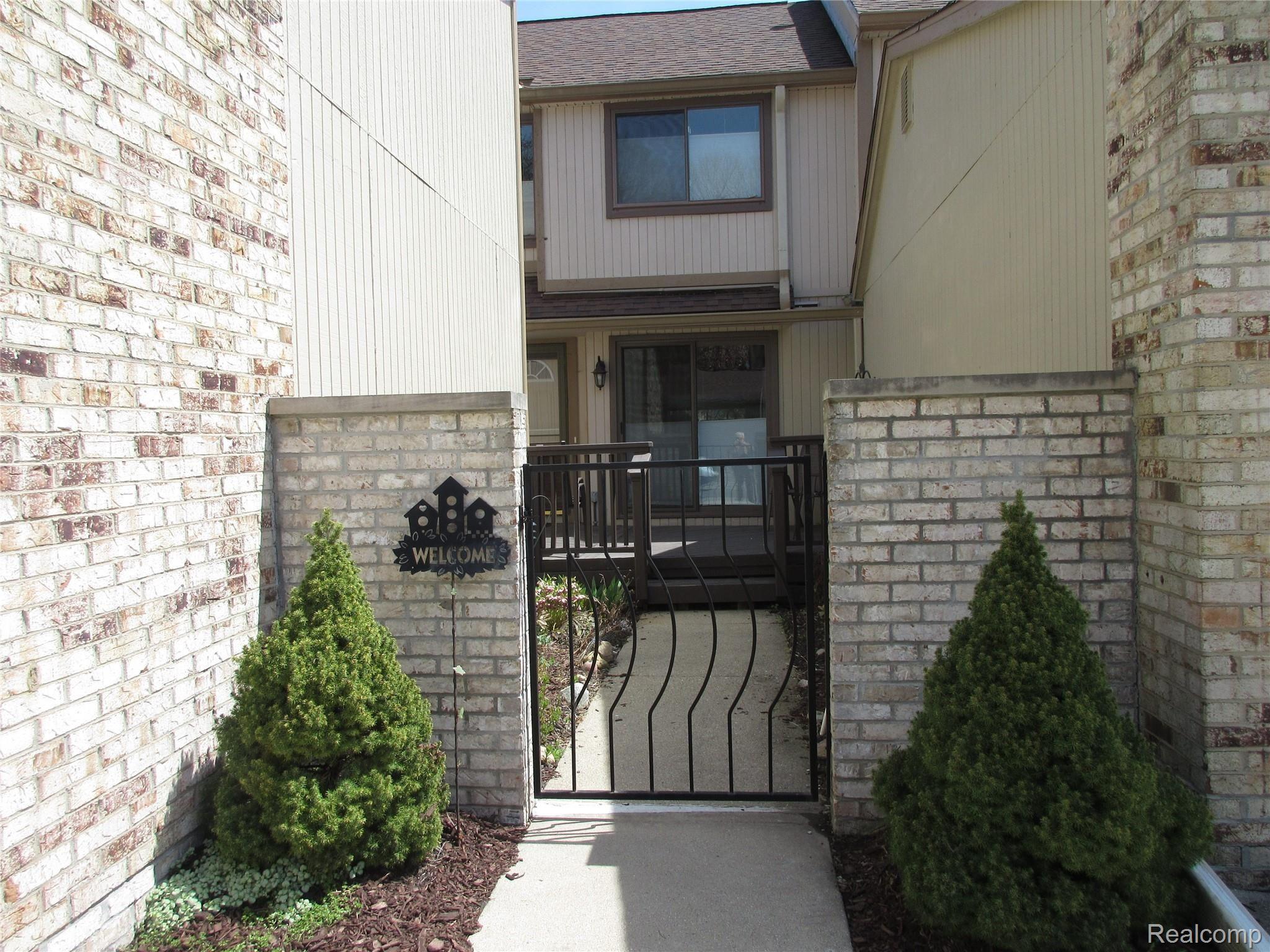 23235 Farmington Road Farmington, MI 48336 - Photo 2 of 27 IMG_0035.JPG