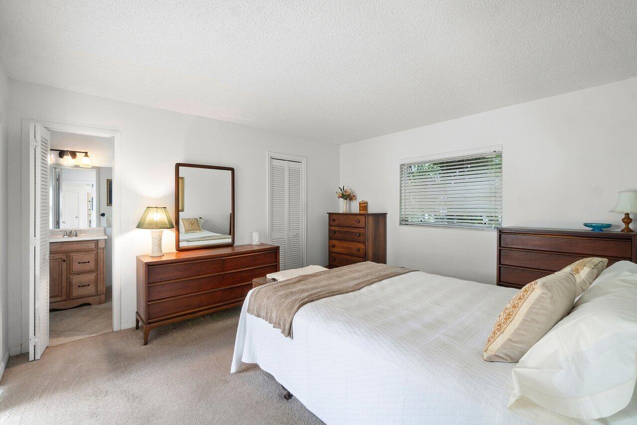 10905 Eureka Street Boca Raton, FL 33428 - Photo 12 of 35 013-10905EurekaStreet-BocaRaton-FL-33428