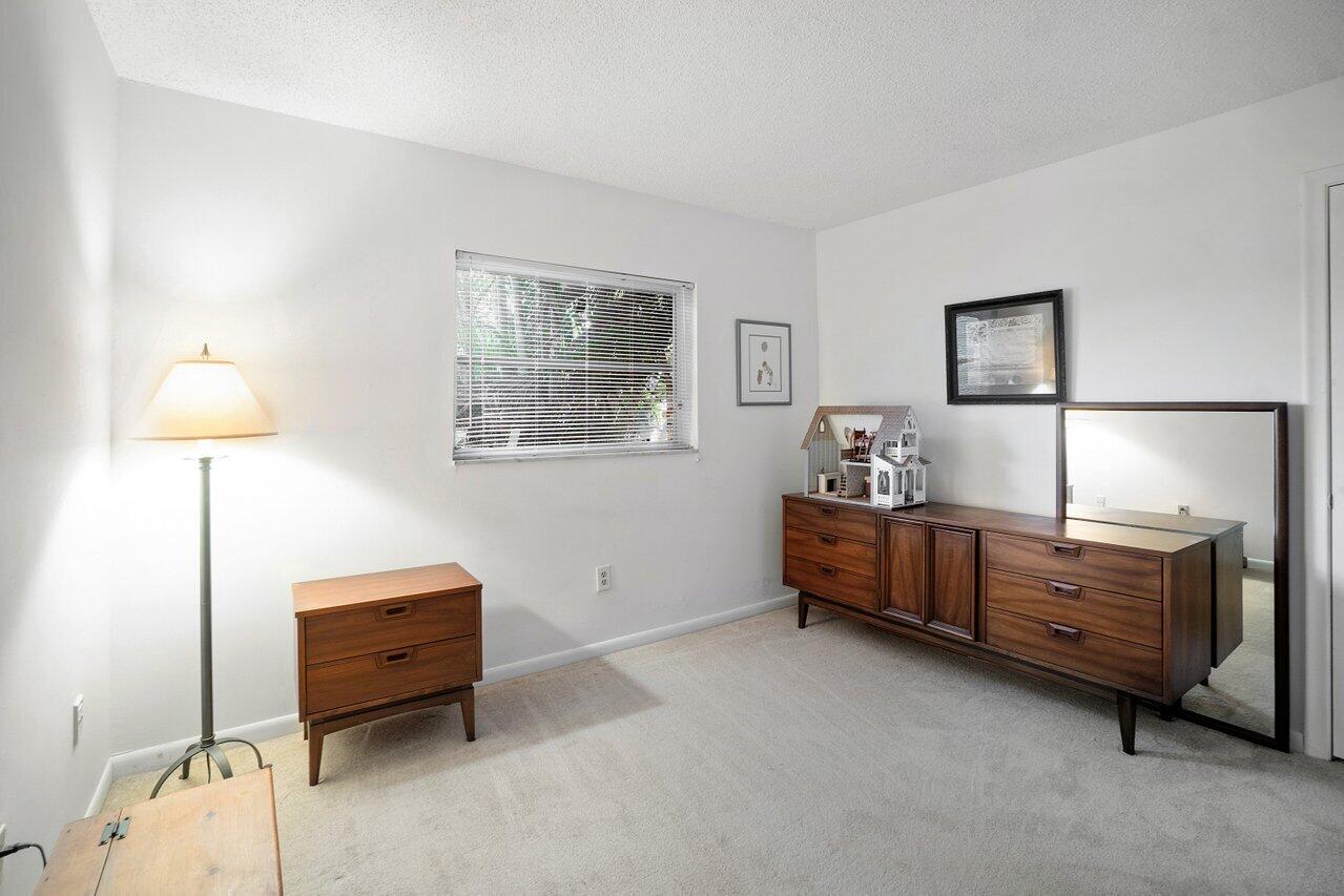 10905 Eureka Street Boca Raton, FL 33428 - Photo 15 of 35 016-10905EurekaStreet-BocaRaton-FL-33428