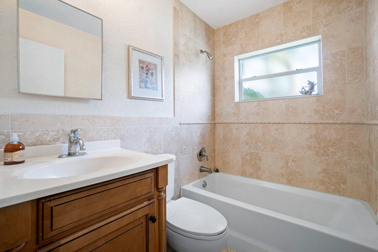 10905 Eureka Street Boca Raton, FL 33428 - Photo 17 of 35 018-10905EurekaStreet-BocaRaton-FL-33428
