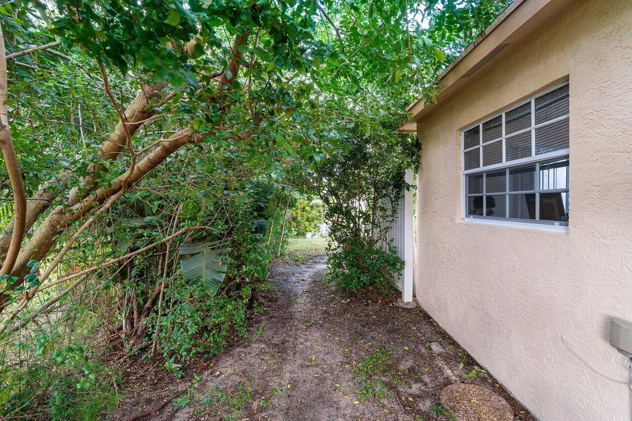 10905 Eureka Street Boca Raton, FL 33428 - Photo 23 of 35 024-10905EurekaStreet-BocaRaton-FL-33428