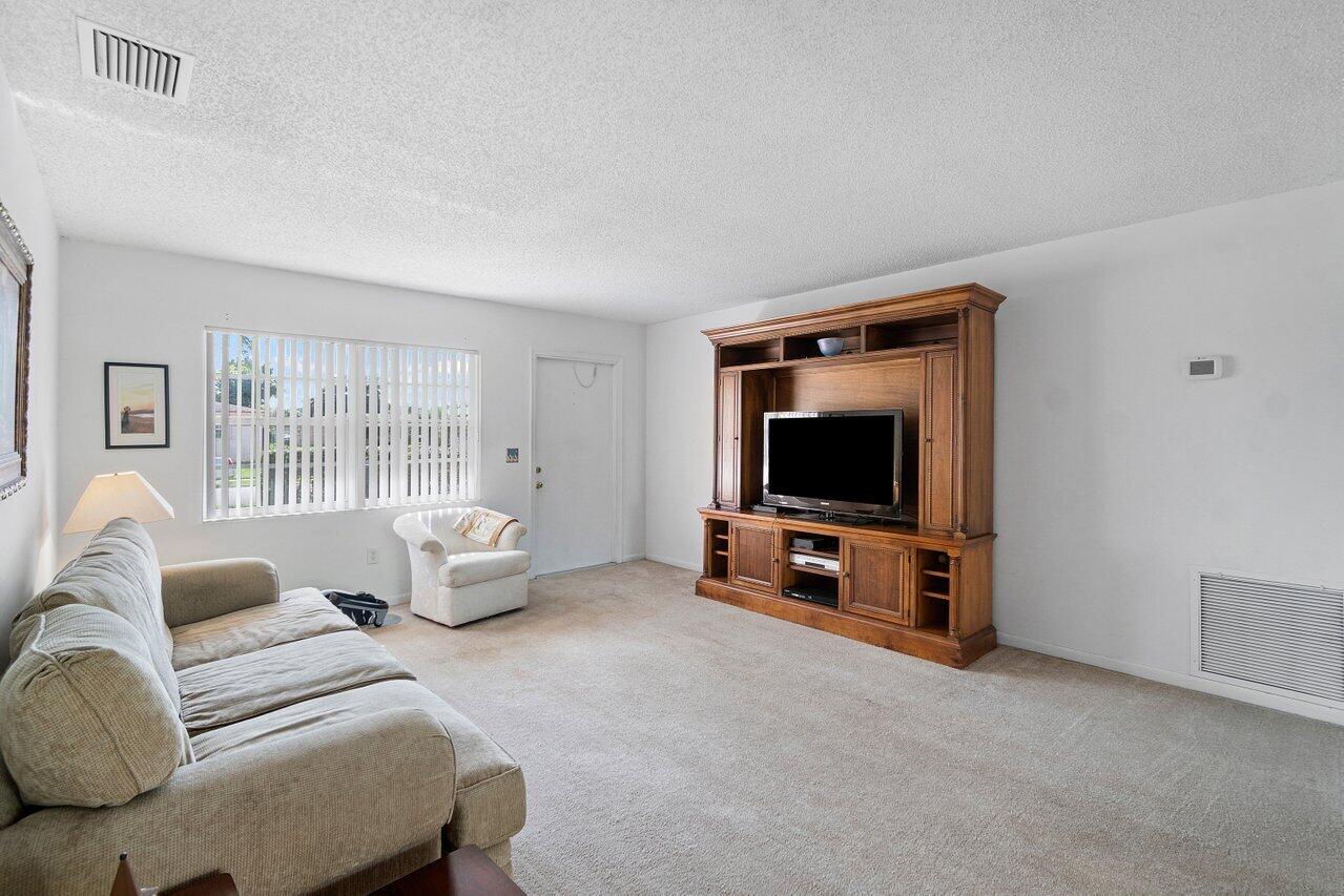 10905 Eureka Street Boca Raton, FL 33428 - Photo 4 of 35 008-10905EurekaStreet-BocaRaton-FL-33428