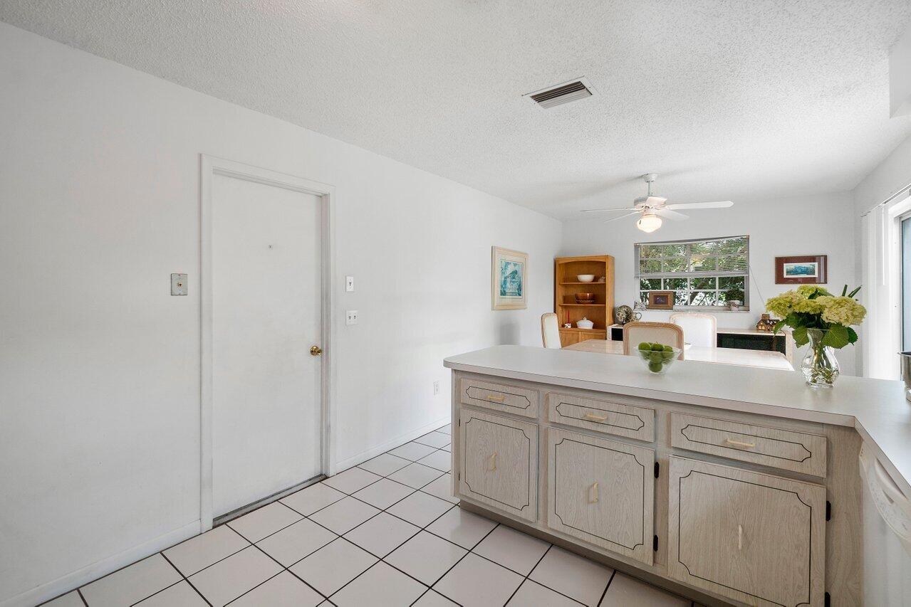 10905 Eureka Street Boca Raton, FL 33428 - Photo 10 of 35 010-10905EurekaStreet-BocaRaton-FL-33428