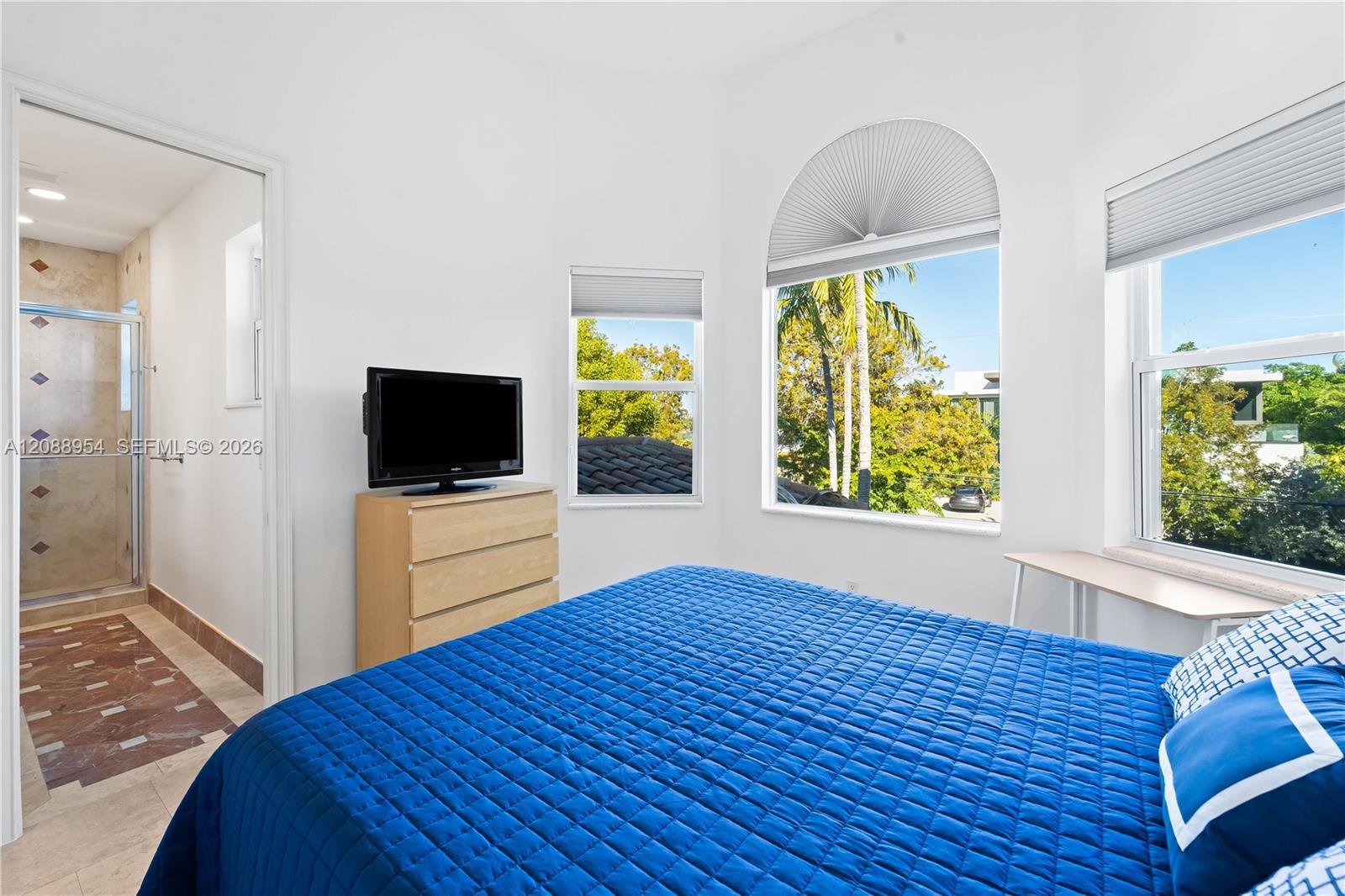 1490 Cleveland Road Miami Beach, FL 33141 - Photo 19 of 33 bedroom 3 with en-suite