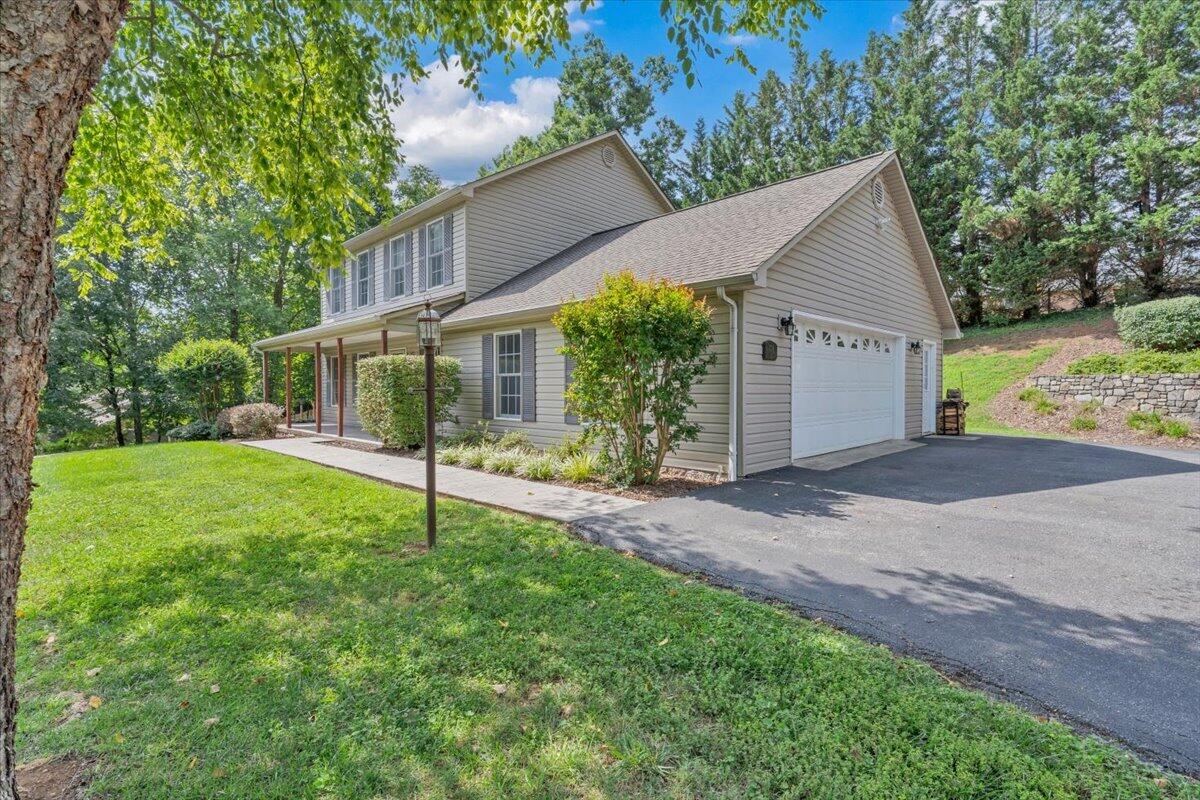239 Pin Oak Drive Blue Ridge, VA 24064 - Photo 44 of 47 44-MIB02048
