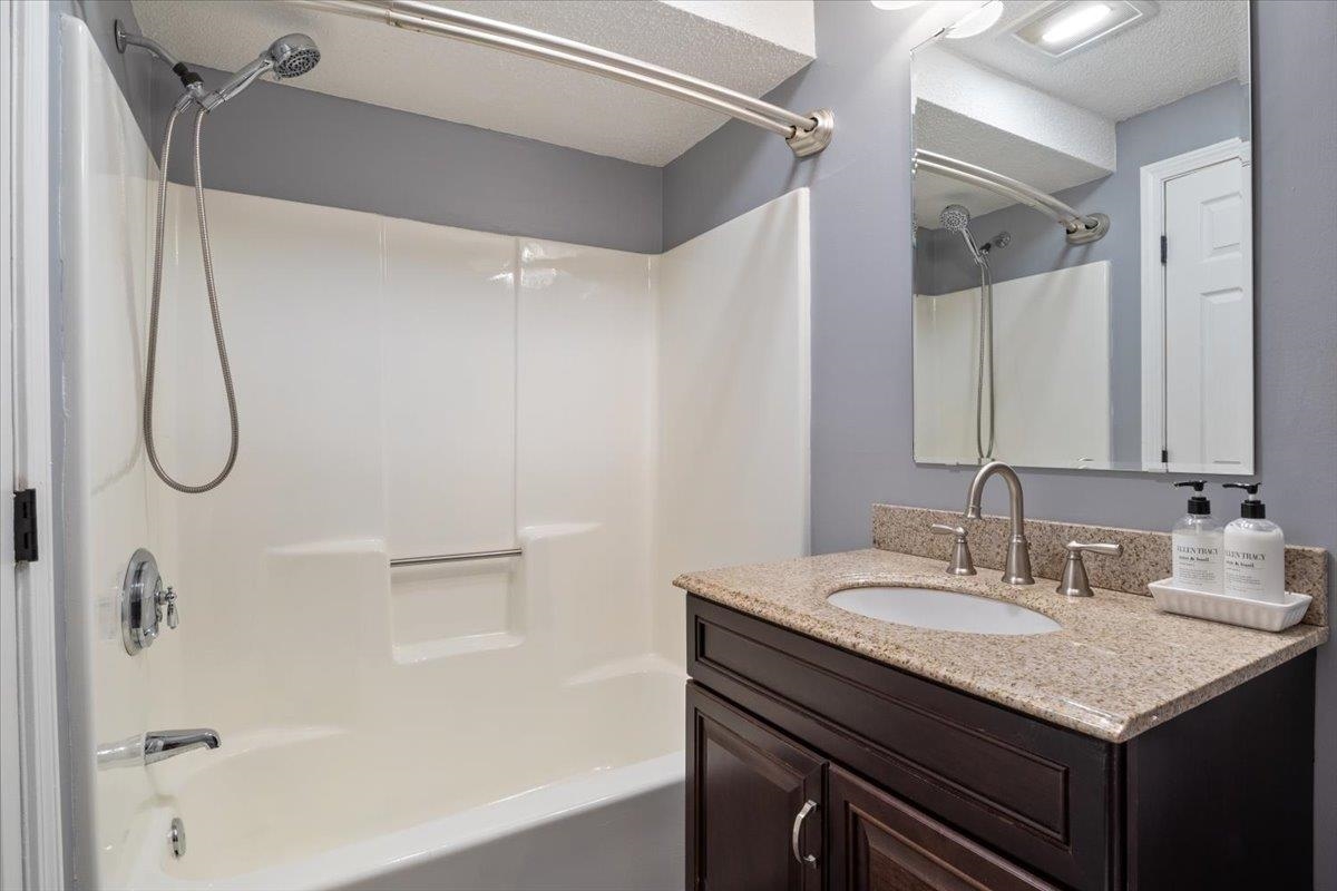 5 Aspen Lane Merrimack, NH 03054 - Photo 13 of 31