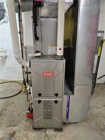 a view of a house with backyard and a tree