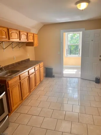 $1,800 | 1289 Springfield Avenue, Irvington, NJ 07111