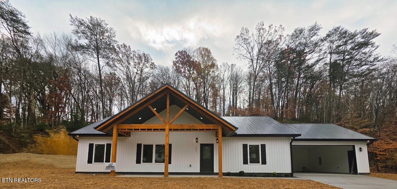 507 North Street Newport, TN 37821 - Photo 1 of 27 2-front