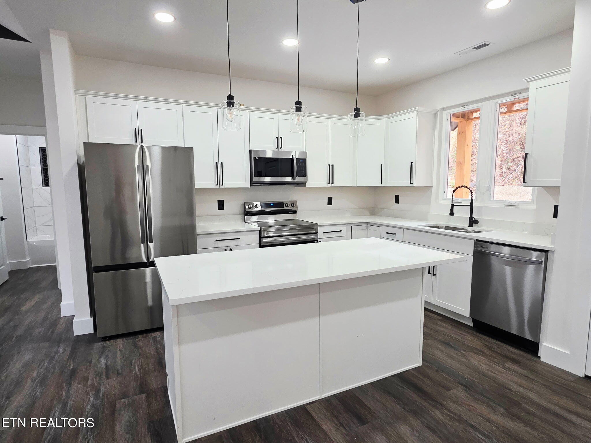 507 North Street Newport, TN 37821 - Photo 18 of 27 6-kitchen