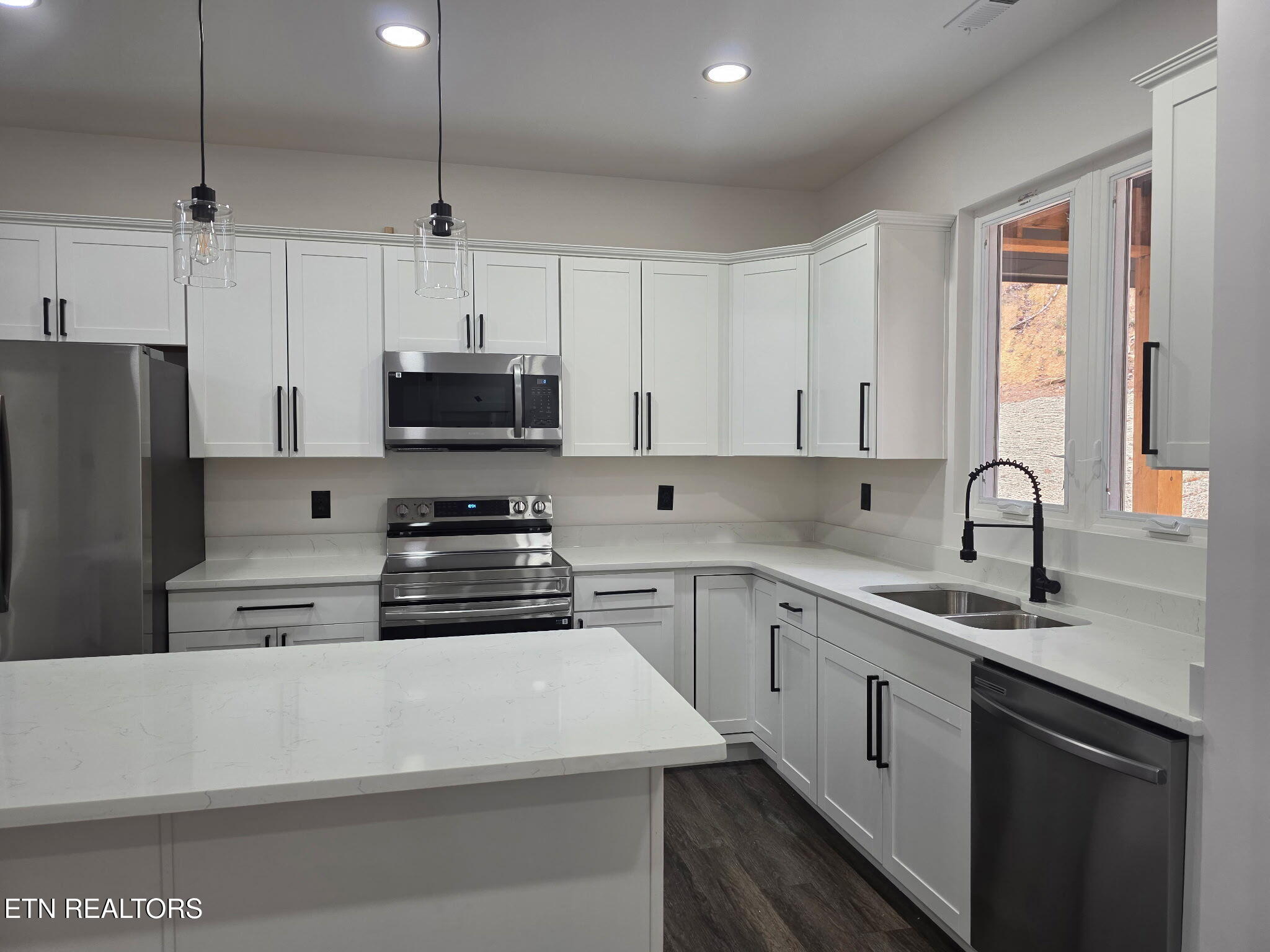 507 North Street Newport, TN 37821 - Photo 3 of 27 1-kitchen