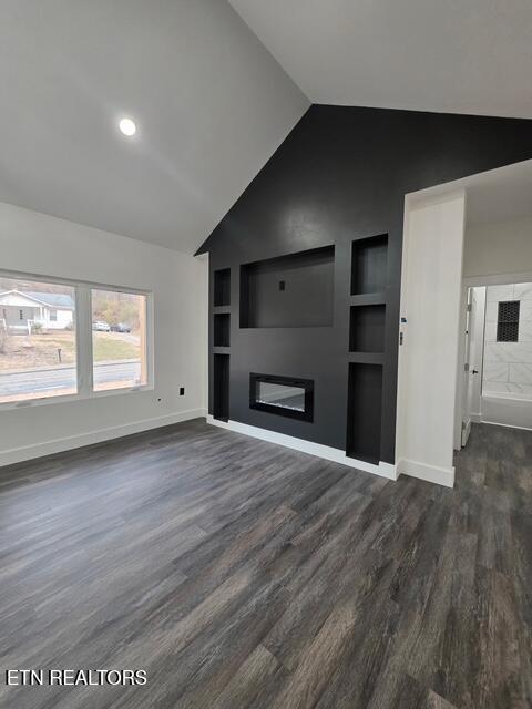 507 North Street Newport, TN 37821 - Photo 4 of 27 3-living room