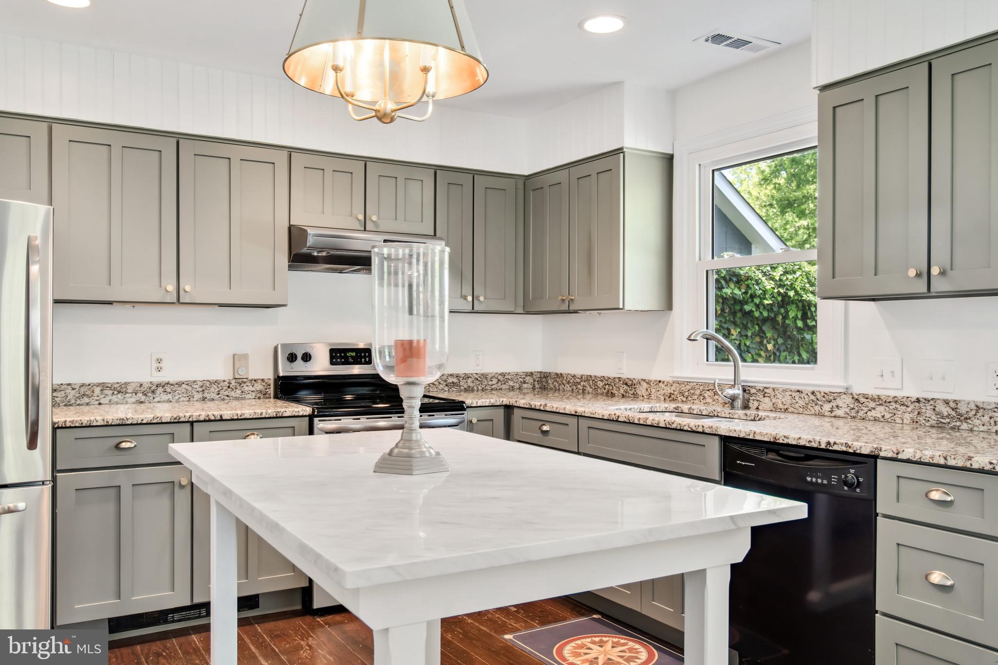 105 Thompson Street St. Michaels, MD 21663 - Photo 8 of 24 Kitchen with table area