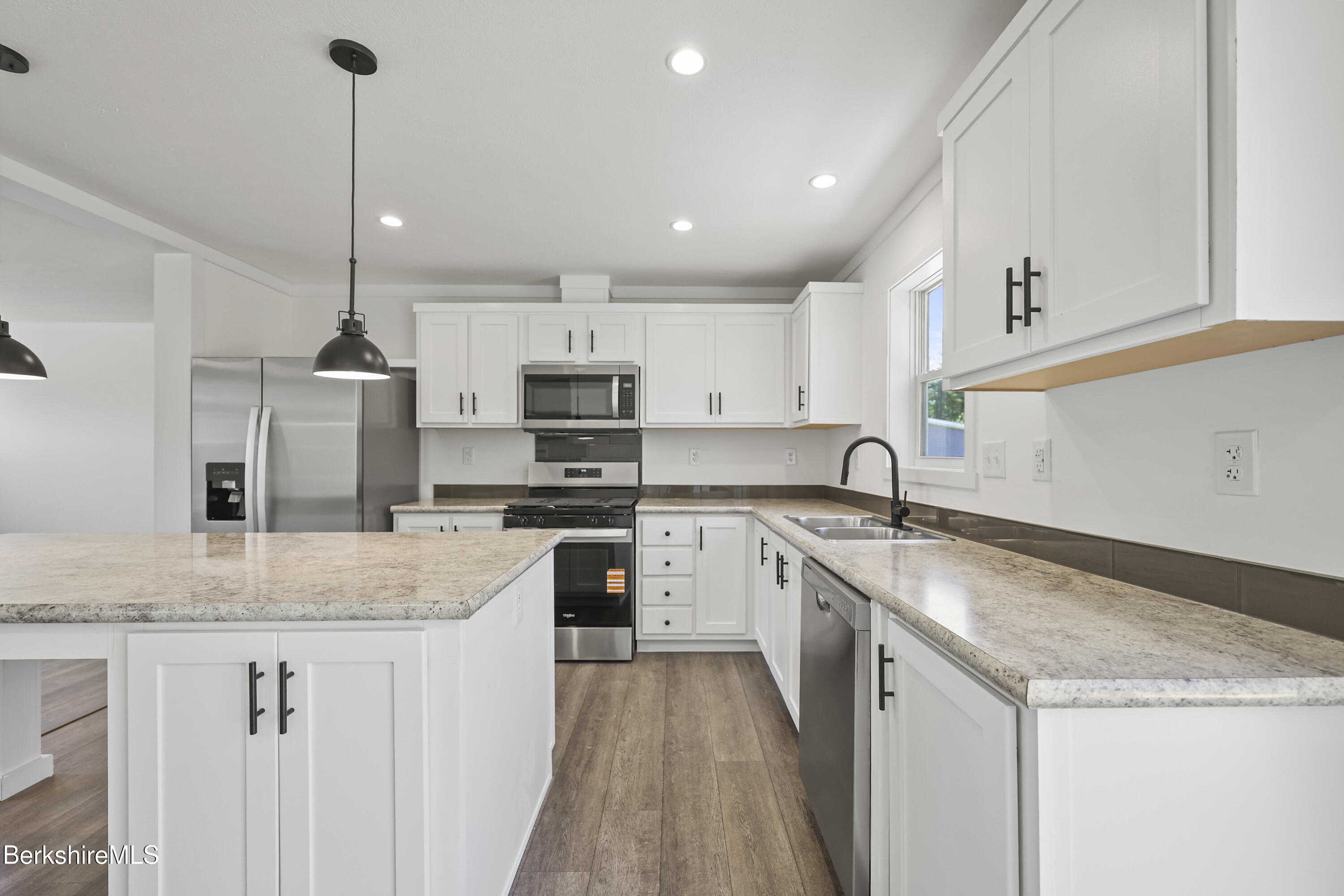 395 Cheshire Road, Unit 122 Pittsfield, MA 01201 - Photo 11 of 30 Kitchen