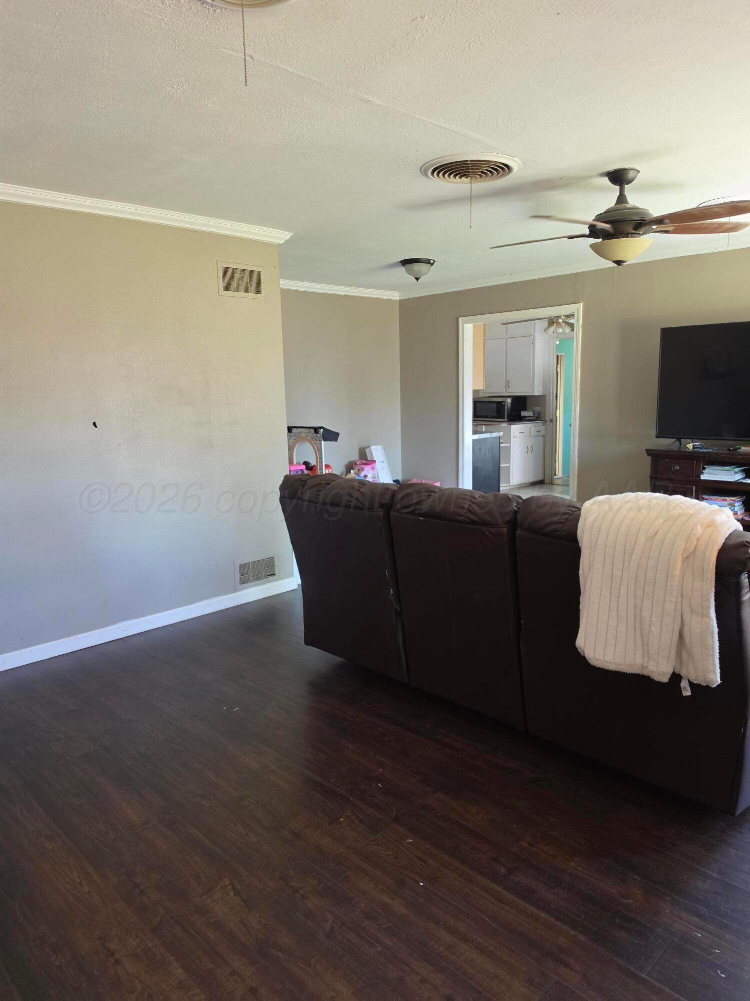 806 Ave R Sunray, TX 79086 - Photo 4 of 8 20260512_112600