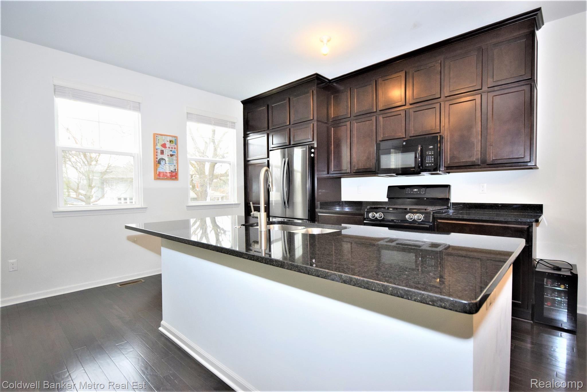3522 South Rochester Road Royal Oak, MI 48073 - Photo 5 of 35 Beautiful gourmet kitchen