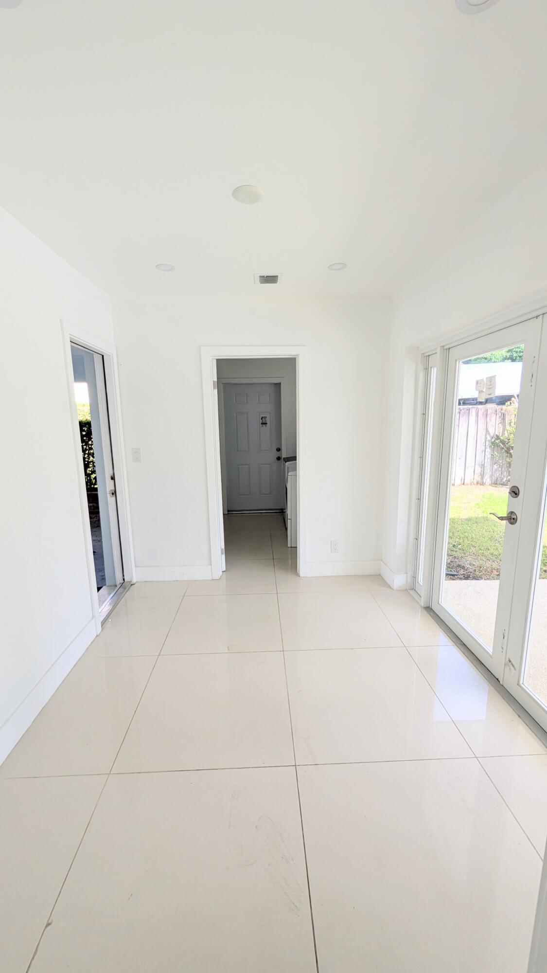 3840 Northeast 22nd Terrace Lighthouse Point, FL 33064 - Photo 15 of 18 PXL_20251003_160026961~2