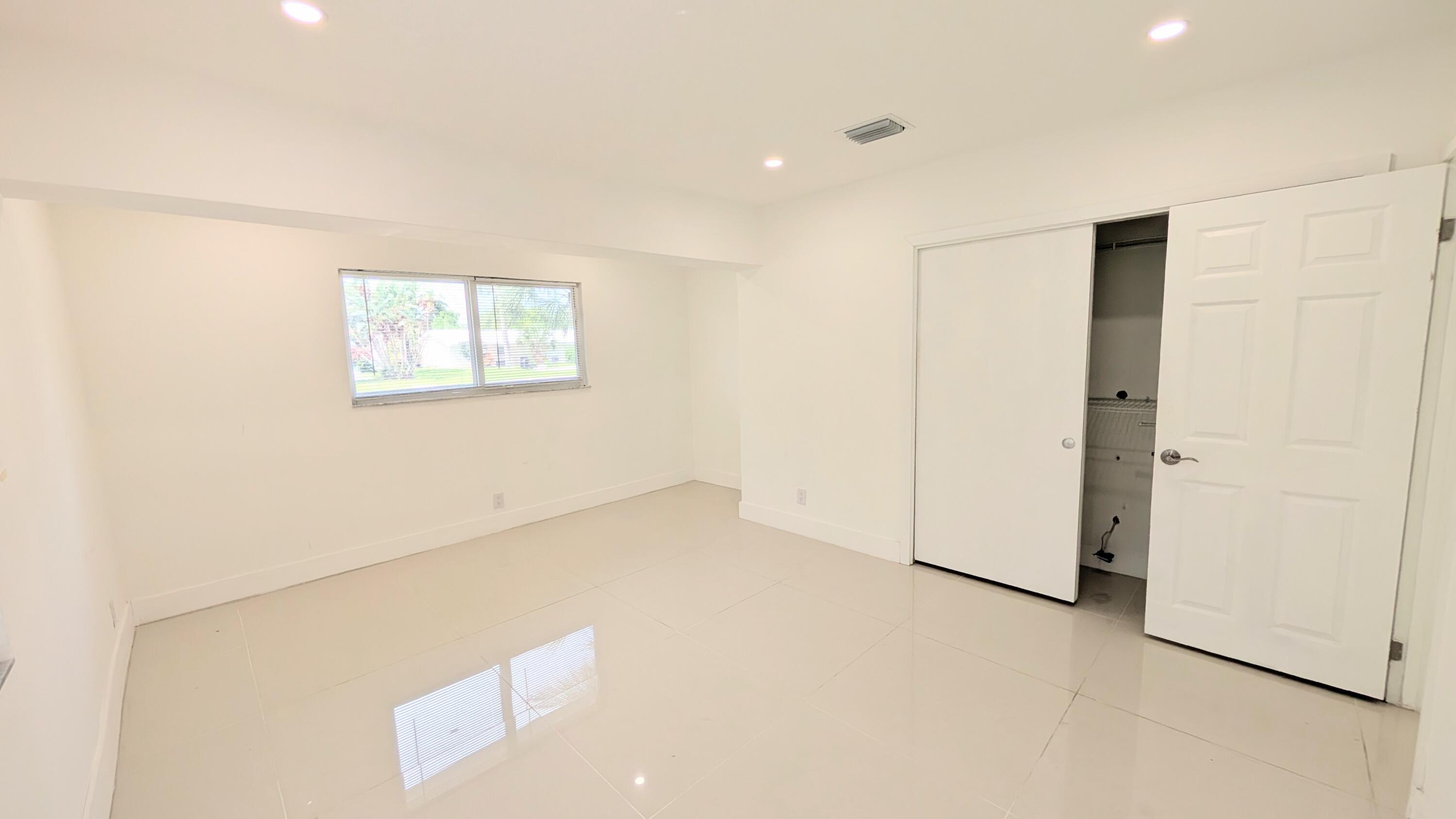 3840 Northeast 22nd Terrace Lighthouse Point, FL 33064 - Photo 9 of 18 PXL_20251003_155911422~2