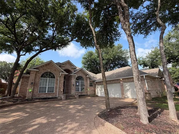 $394,000 | 2 Mistywood Court, Mansfield, TX 76063