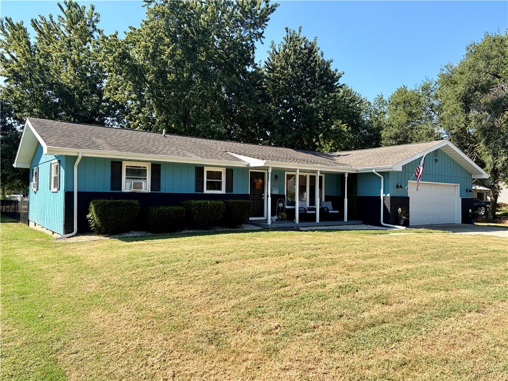 327 West Samuel Street Assumption, IL 62510 - Photo 2 of 31 Gallery Image 2