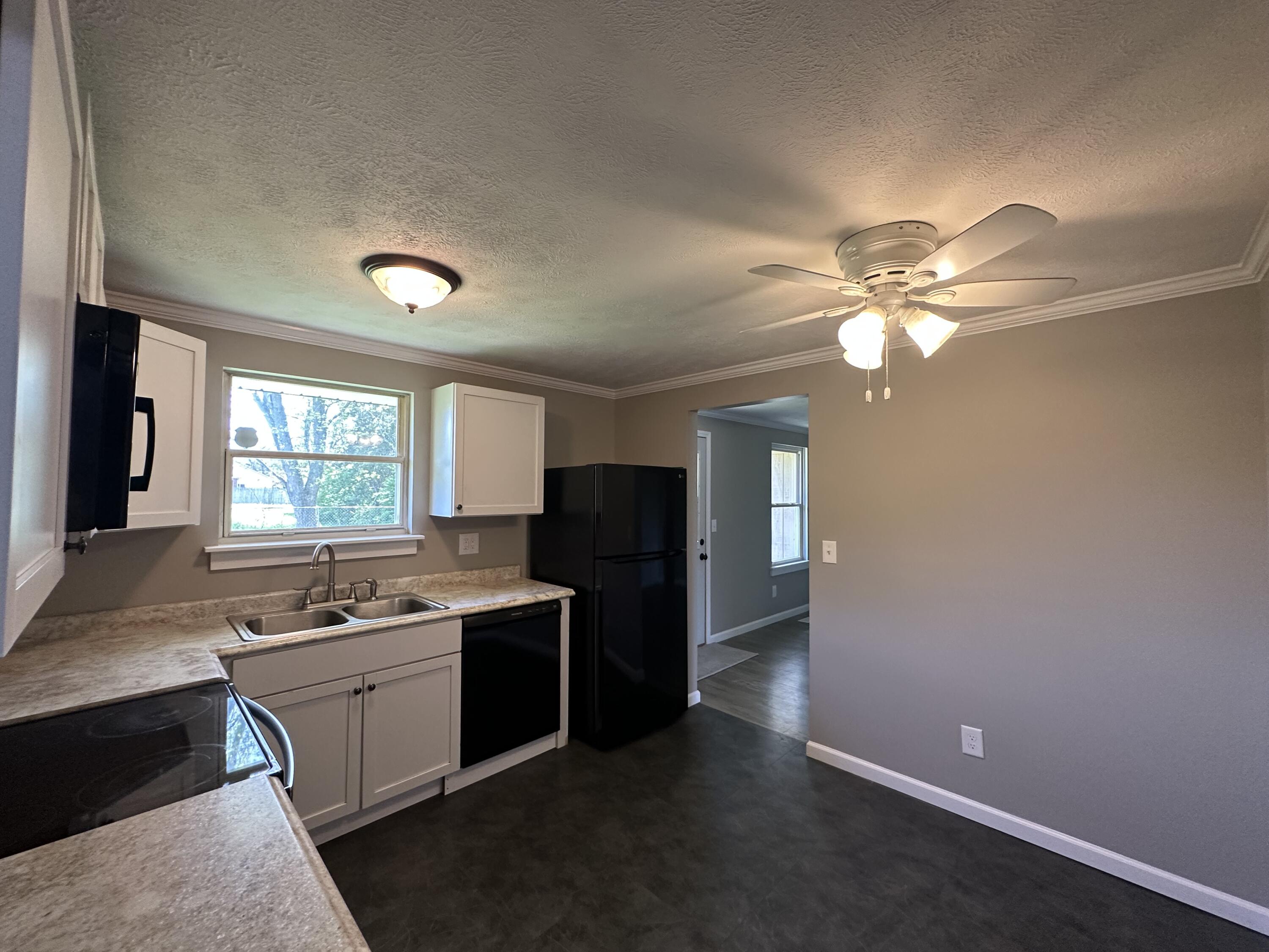 6020 Shull Road Dayton, OH 45424 - Photo 10 of 27