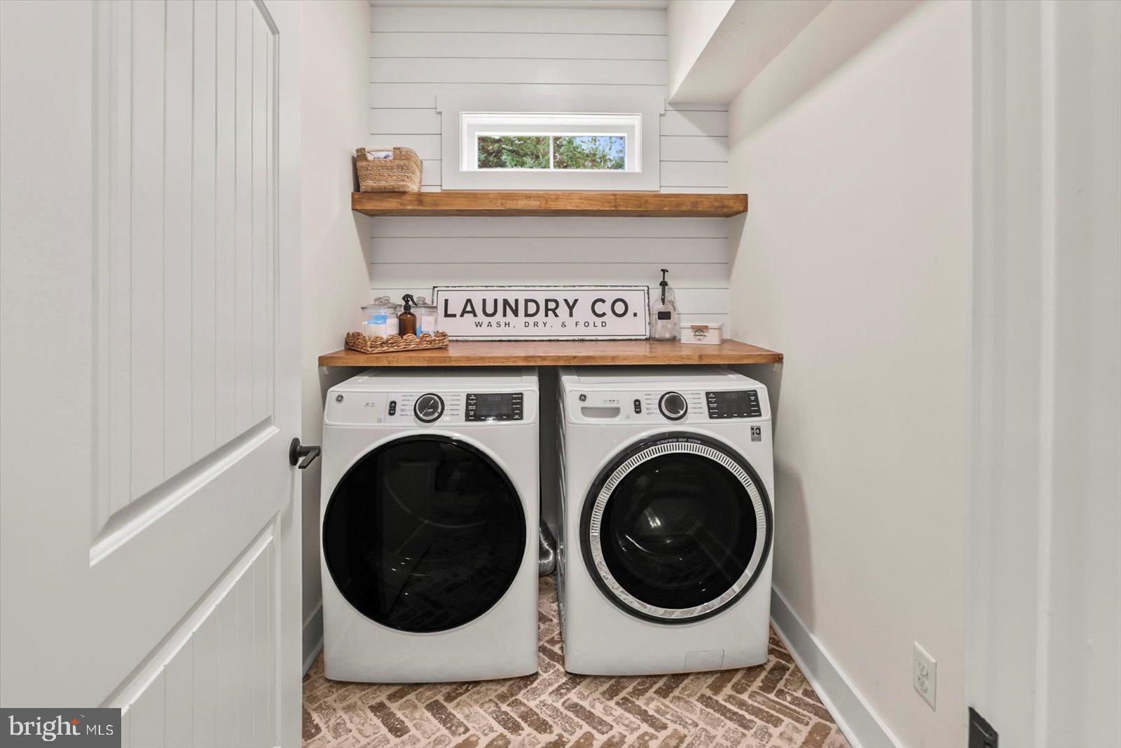 4340 Lee Road Glenville, PA 17329 - Photo 15 of 42 a utility room with dryer and washer