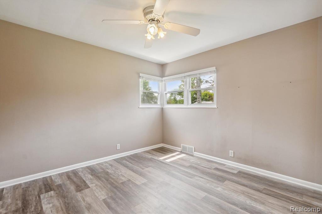 2137 Covert Road Burton, MI 48509 - Photo 13 of 25