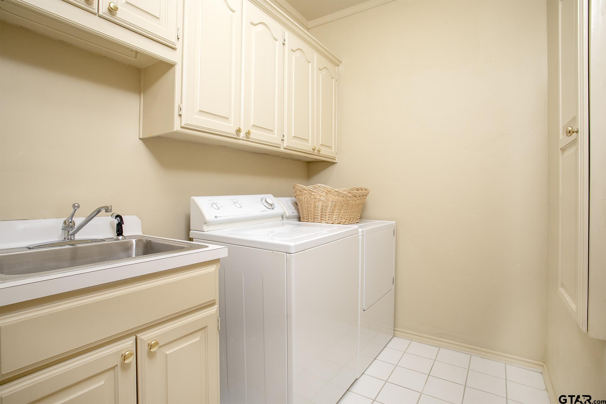 1418 Hollytree Place Tyler, TX 75703 - Photo 32 of 46 a utility room with dryer and washer