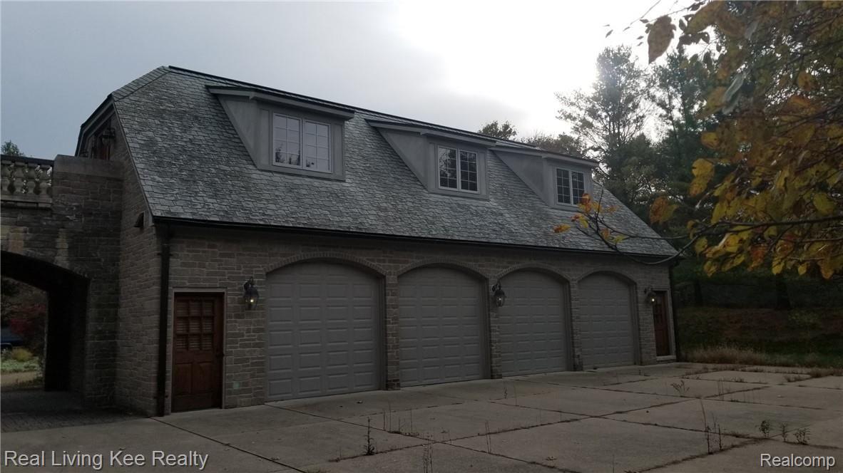 350 Camelot Way Rochester, MI 48306 - Photo 4 of 32 20181026_100851.jpg