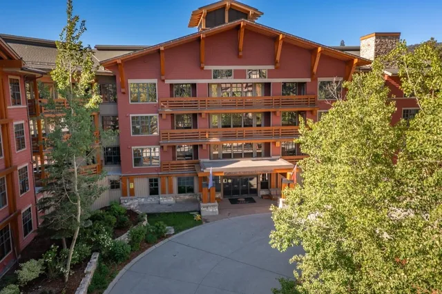 a black and white photo of a living room