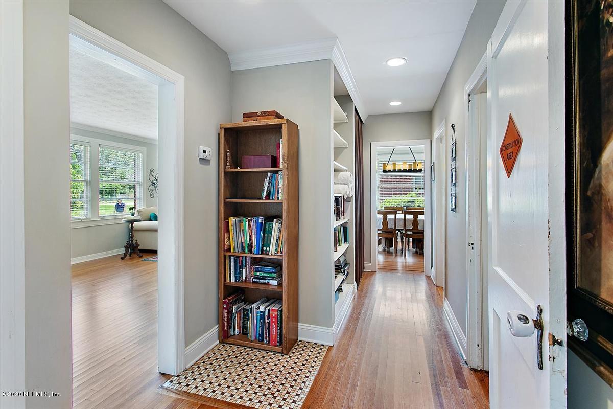 1360 Birmingham Road Jacksonville, FL 32207 - Photo 11 of 25 Hallway