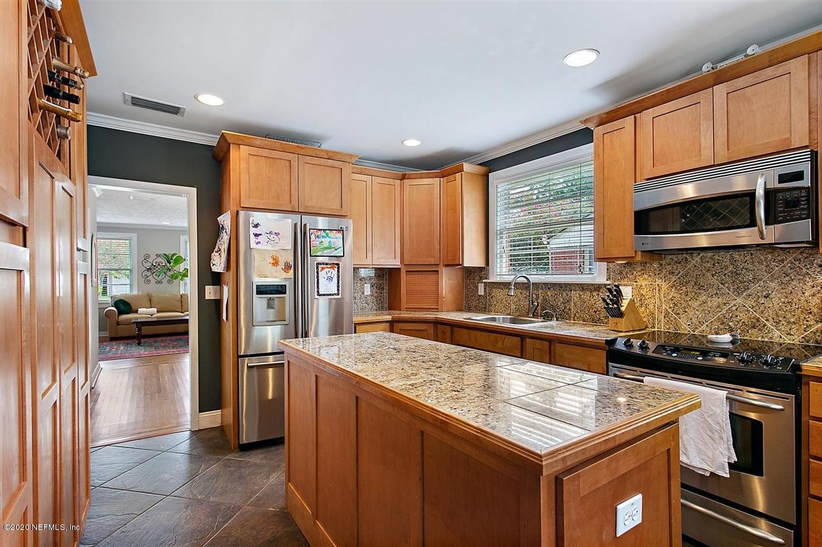 1360 Birmingham Road Jacksonville, FL 32207 - Photo 8 of 25 Kitchen