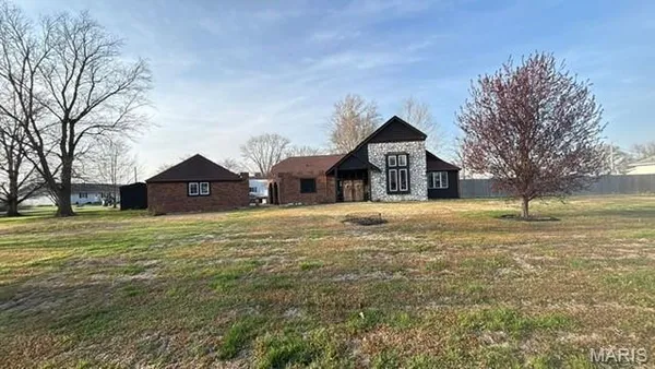 $239,900 | 106 West 4th Street, Hoffman, IL 62250