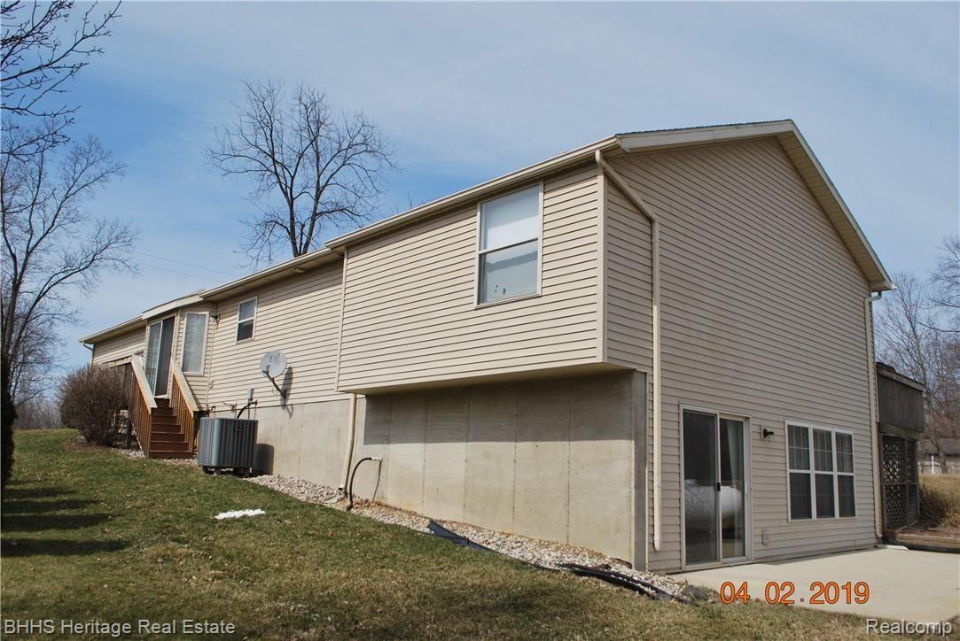 3272 Hogback Road Fowlerville, MI 48836 - Photo 5 of 34 Rear exterior walkout view