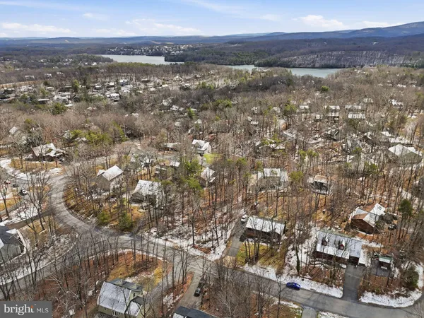 a picture of a bench in a white microwave