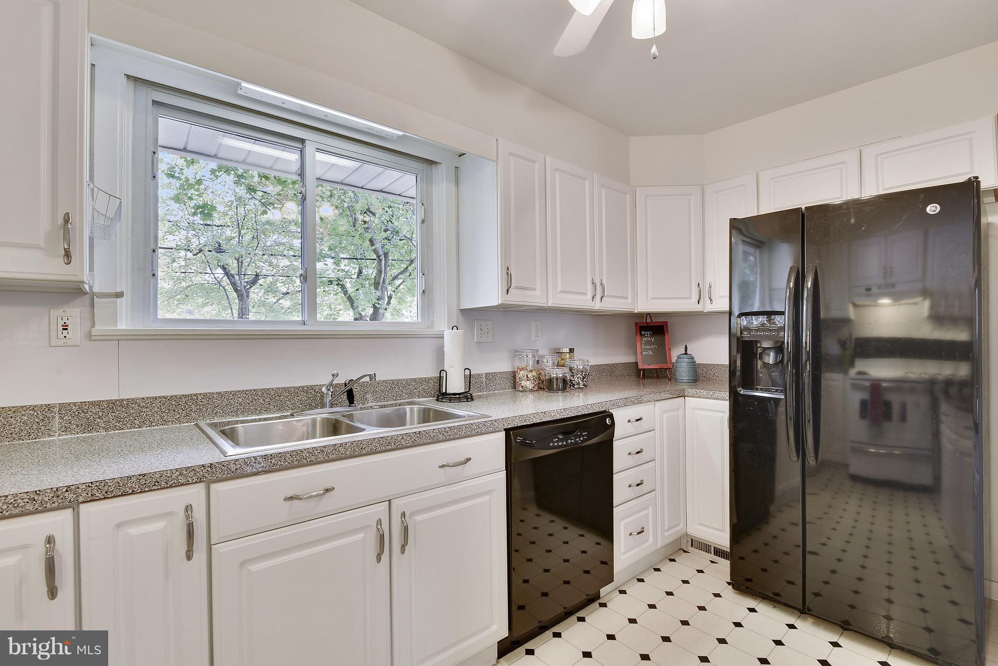 9906 Forest Grove Drive Silver Spring, MD 20902 - Photo 5 of 29 Kitchen